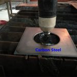 CNC-plasma tranĉa maŝino uzita por tranĉi metalan teleron