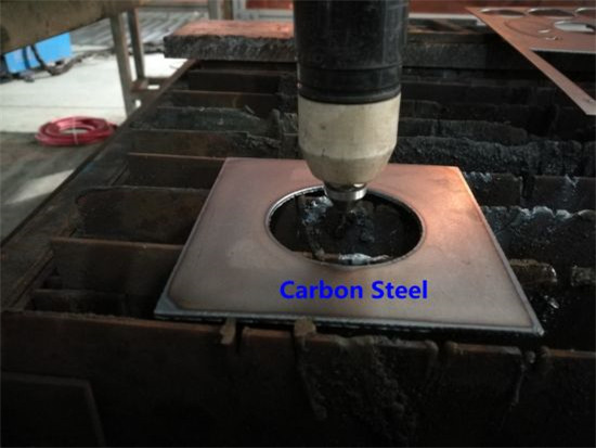 CNC-plasma tranĉa maŝino uzita por tranĉi metalan teleron